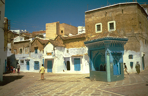 Kašna na náměstí v medině Chefchaouenu