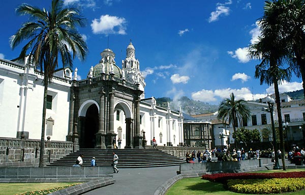 Quito, katedrála na Plaza de la Independencía