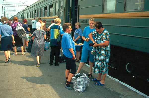 Transsibiřský vlak ve stanici