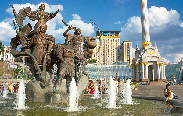 Fontána - památník zakladatelům Kyjeva