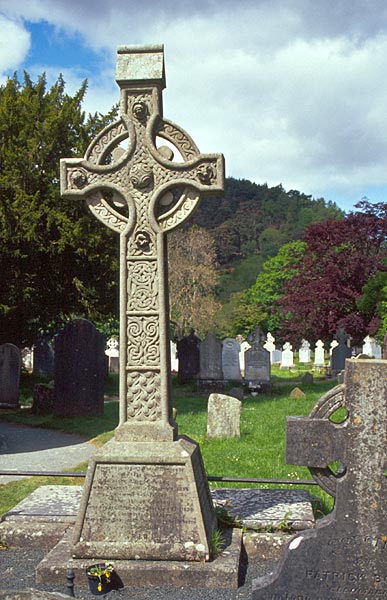 Keltský kříž v Glendalough