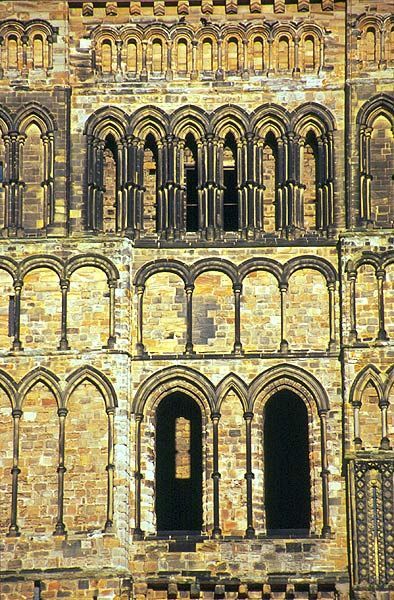 Detail věže katedrály v Durhamu