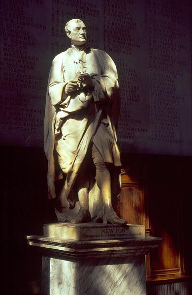 Sir Isaac Newton, socha v Trinity College
