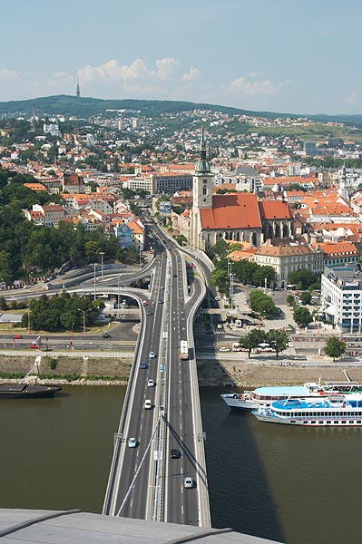 Bratislava z mostu SNP přes Dunaj