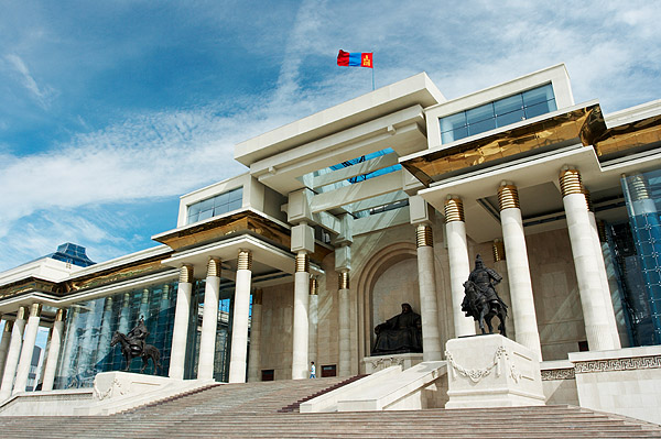 Mongolský parlament, moderní průčelí