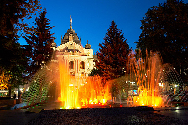 Košice, večer u zpívající fontány
