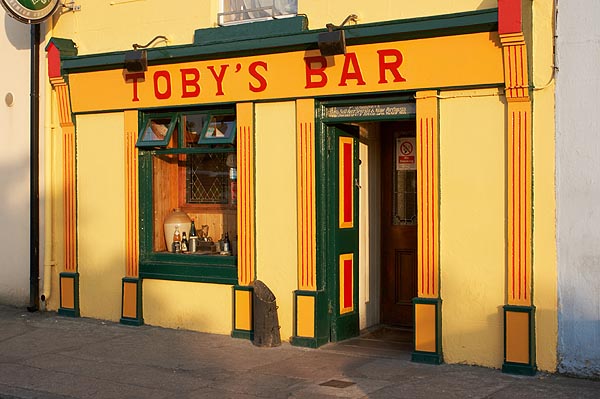 Irský pub, barevné průčelí
