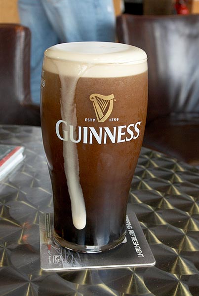Právě natočená pinta Guinness