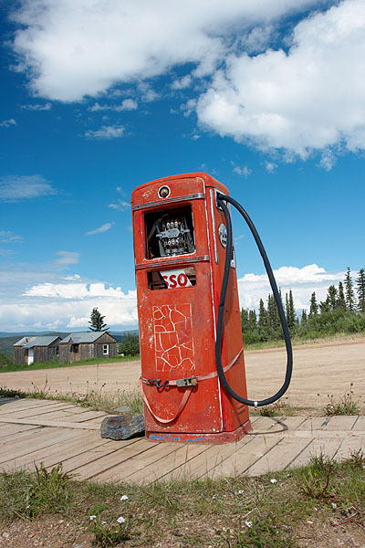 Stará benzínová pumpa