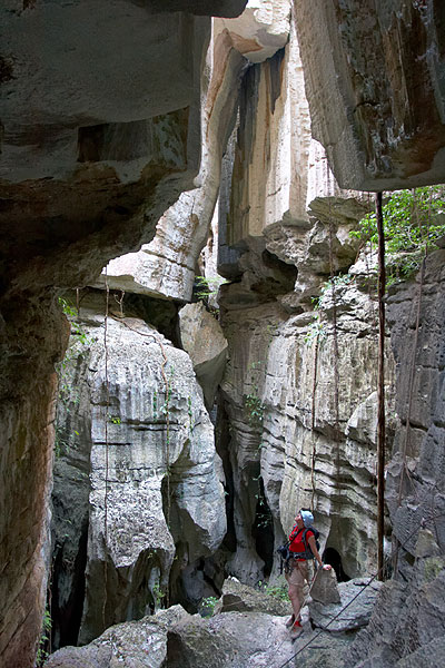 Jeskyně v hloubi skal