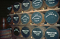 Irská whiskey zraje v dřevěných sudech