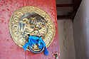 Dveře do tibetského buddhistického chrámu