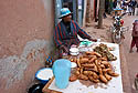 Prodavačka smažených banánů
